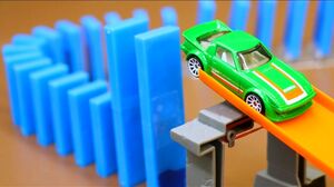 Dominoes vs. Hot Wheels! (w/ RaceGrooves)