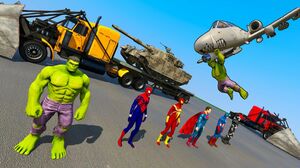 الرجل الاخضر سبايدر مان شاحنات ضخمة تدمير السيارات وطائرات Hulk, spiderman big trucks smashing cars
